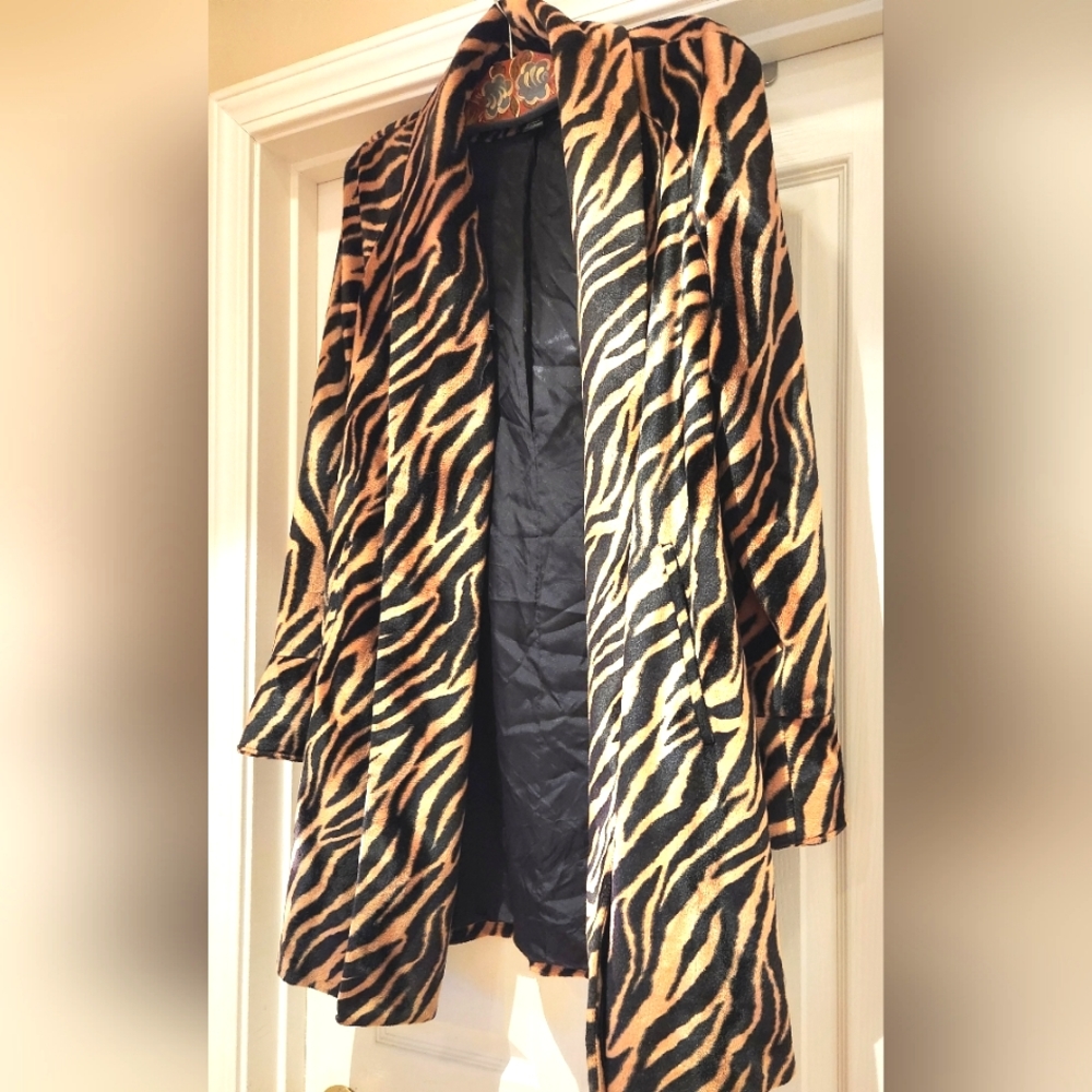 90s CACHE Fierce Gold Black Velvet TIGER Animal Cat Print Swingy Retro Car Coat